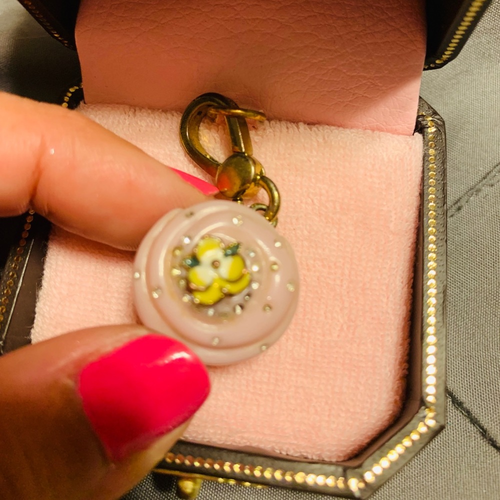 Juicy Couture Cupcake 🧁 Charm